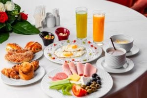 café da manhã de hotel em casa