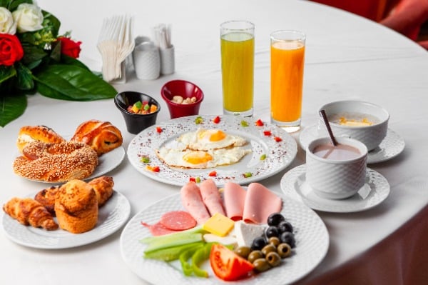 café da manhã de hotel em casa